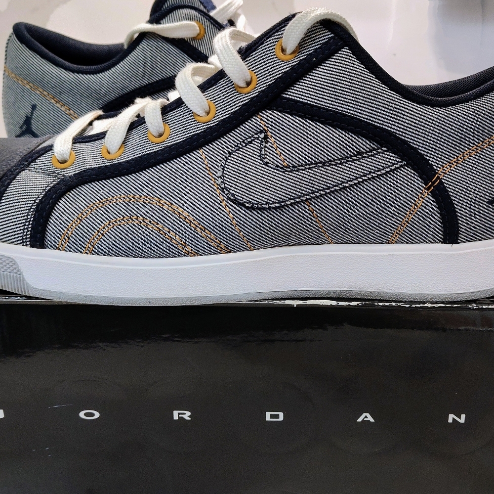 2011 Jordan Sky High Retro TXT Low. Denim Blue Size 11